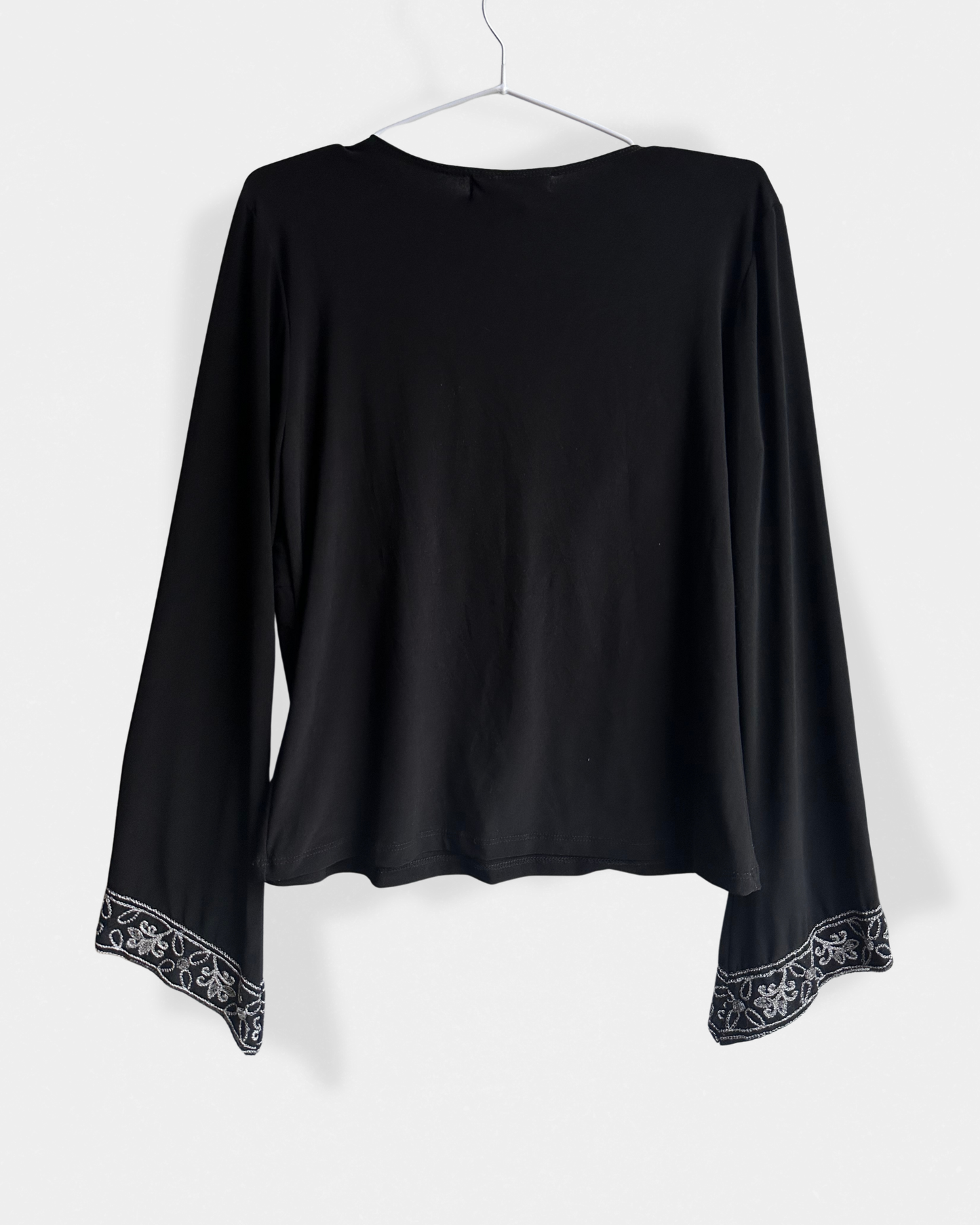 Dressbarn - topp med broderi