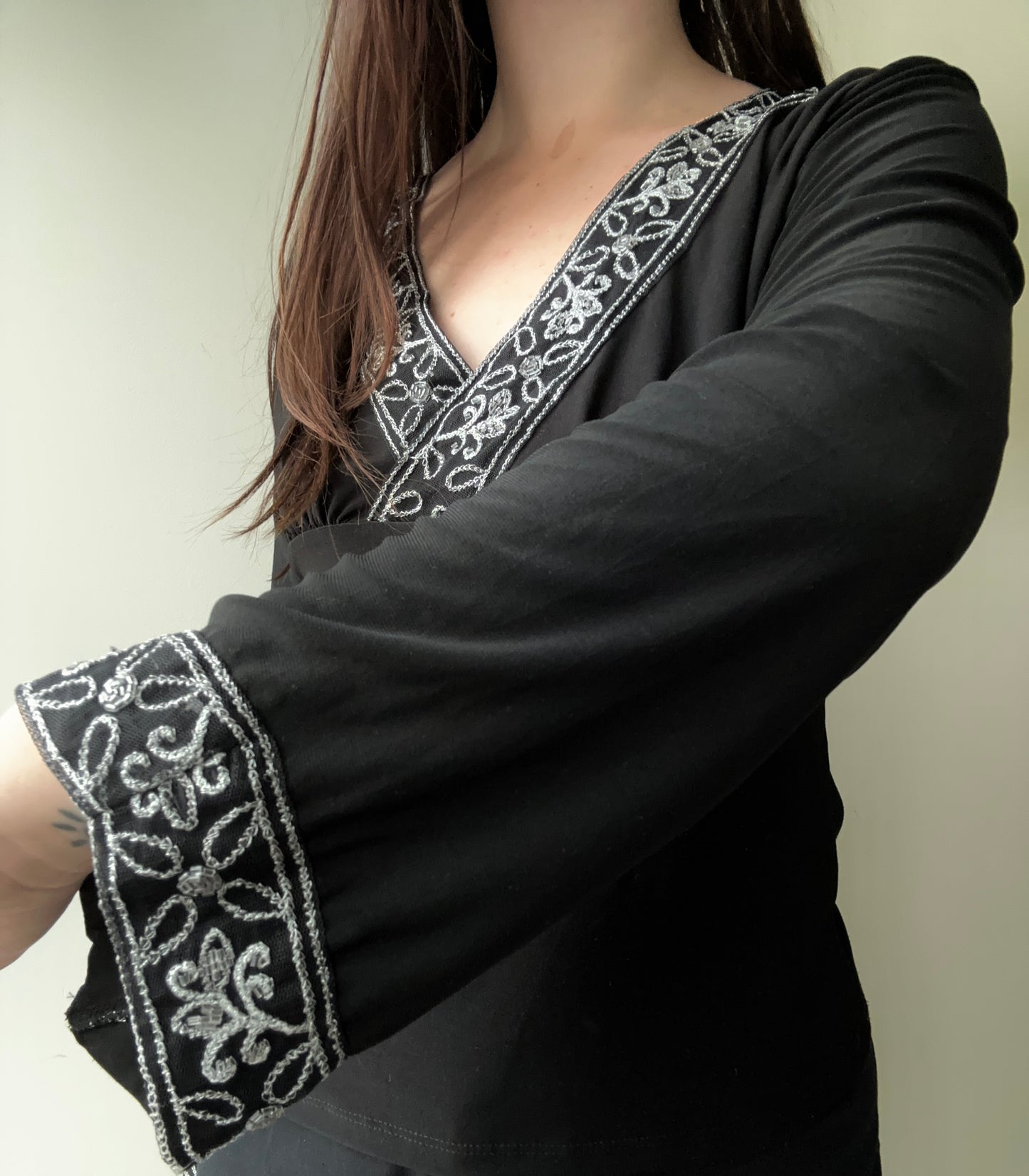 Dressbarn - topp med broderi