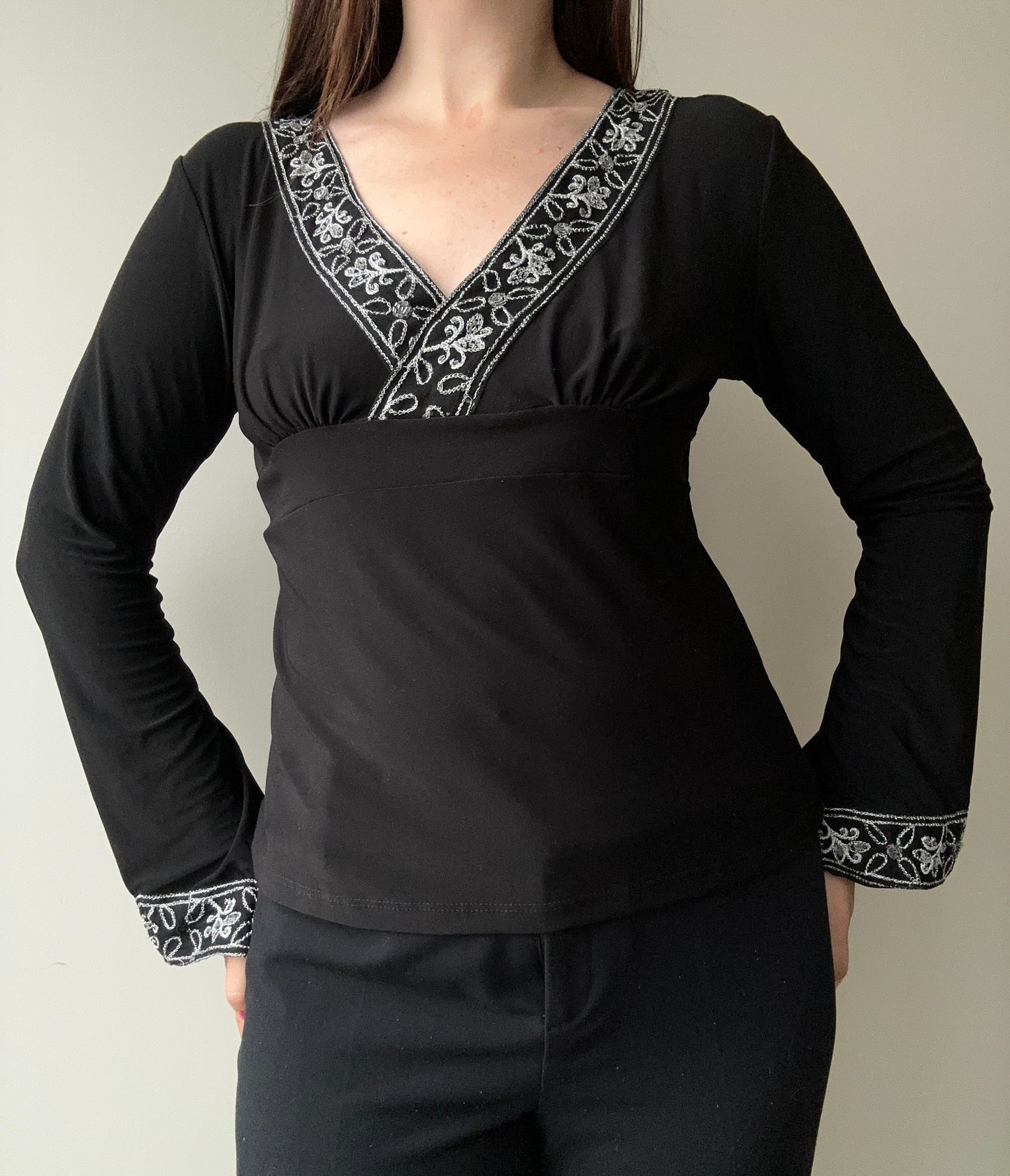 Dressbarn - topp med broderi